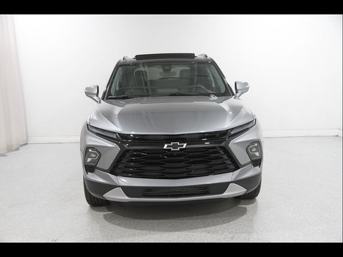 Used 2026 Chevrolet Blazer LT w/ LPO, Black Sport Package AWD/4WD image 2