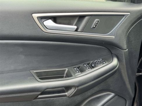 Used 2024 Ford Edge SEL image 17