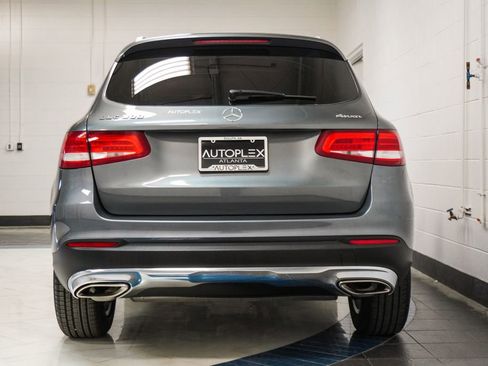 Used 2018 Mercedes-Benz GLC 300 4MATIC w/ Premium Package image 38