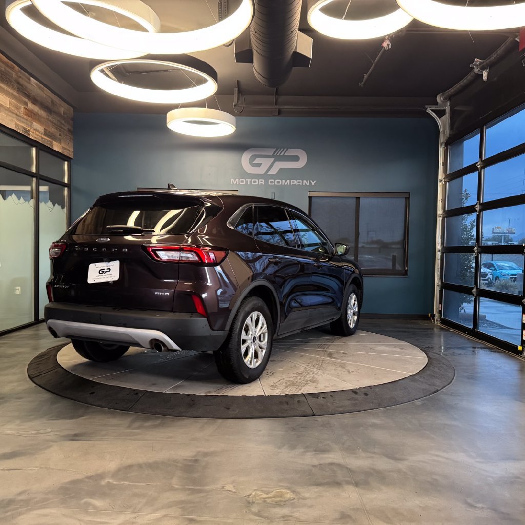 Used 2023 Ford Escape Active w/ Tech Pack #1 AWD/4WD image 3