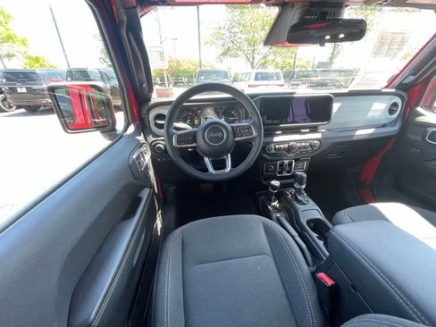 Certified 2025 Jeep Wrangler Unlimited Sahara w/ Safety Group AWD/4WD image 18