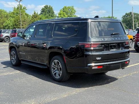 Used 2024 Jeep Wagoneer L Series II w/ Flexible Seating Group AWD/4WD image 5