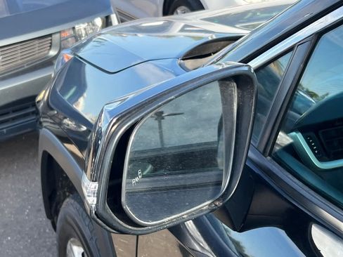Used 2021 Toyota RAV4 XLE FWD image 8