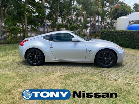 Used 2017 Nissan 370Z Coupe RWD image 8