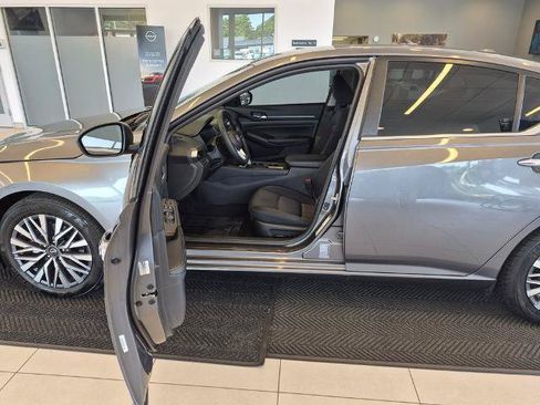 Certified 2025 Nissan Altima 2.5 SV FWD image 14