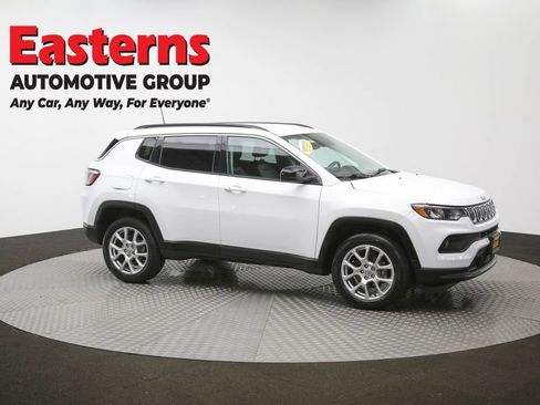 Used 2022 Jeep Compass Latitude AWD/4WD image 45
