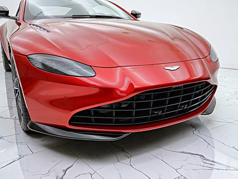 Used 2023 Aston Martin V8 Vantage Coupe RWD image 17