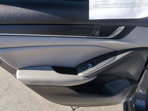 Used 2018 Honda Accord EX image 25