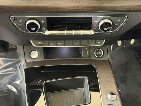 Used 2024 Audi Q5 e Premium w/ Convenience Package image 18