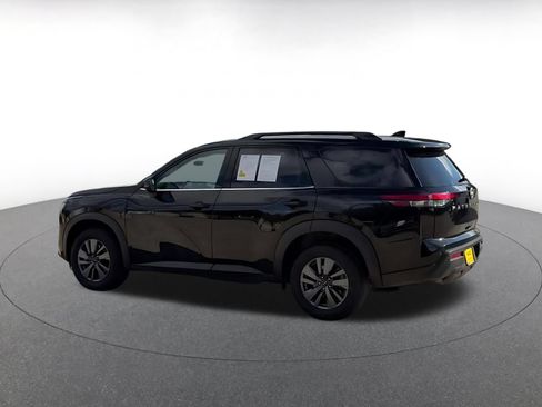 Used 2025 Nissan Pathfinder SV FWD image 10