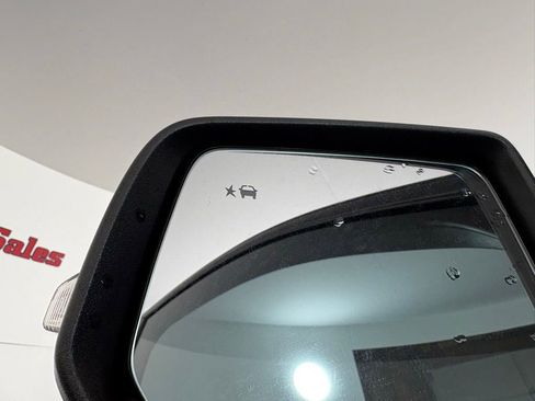 Used 2021 GMC Acadia SLE w/ Driver Convenience Package image 16