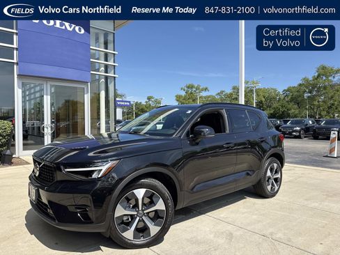 Certified 2025 Volvo XC40 B5 Plus AWD/4WD image 1