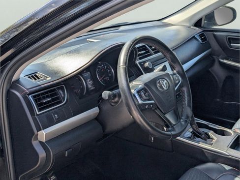 Used 2015 Toyota Camry SE image 29