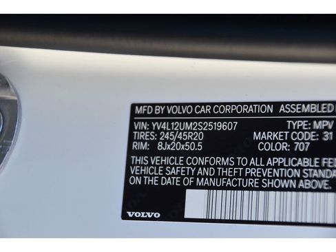 Certified 2025 Volvo XC40 B5 Ultra w/ Protection Package Premier image 29
