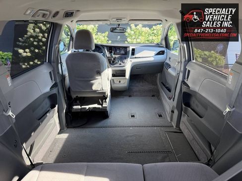 Used 2016 Toyota Sienna LE FWD image 26