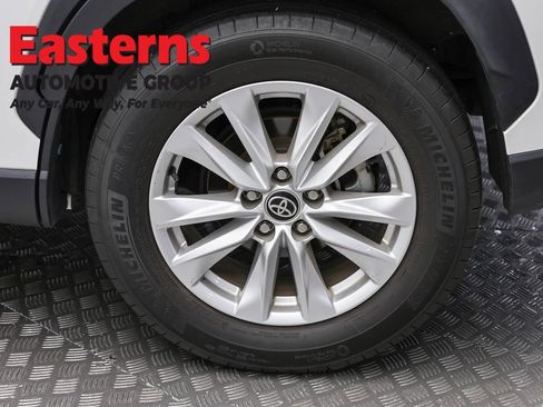 Used 2022 Toyota Corolla Cross LE FWD image 8