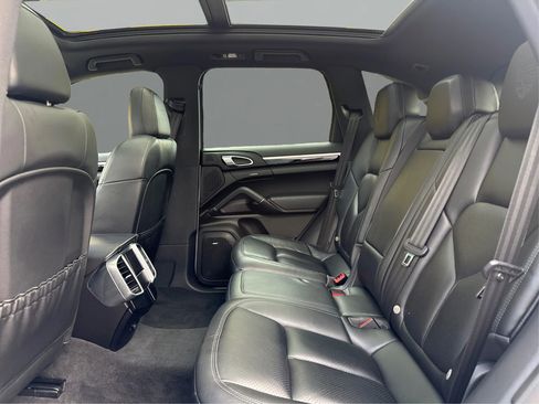 Used 2017 Porsche Cayenne Platinum Edition image 10