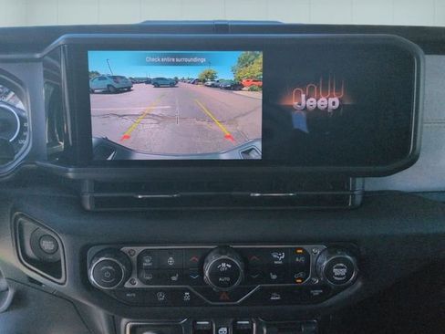 New 2025 Jeep Gladiator Sport image 23