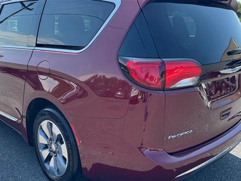 Used 2018 Chrysler Pacifica Limited w/ Advanced Safetytec Group FWD image 19