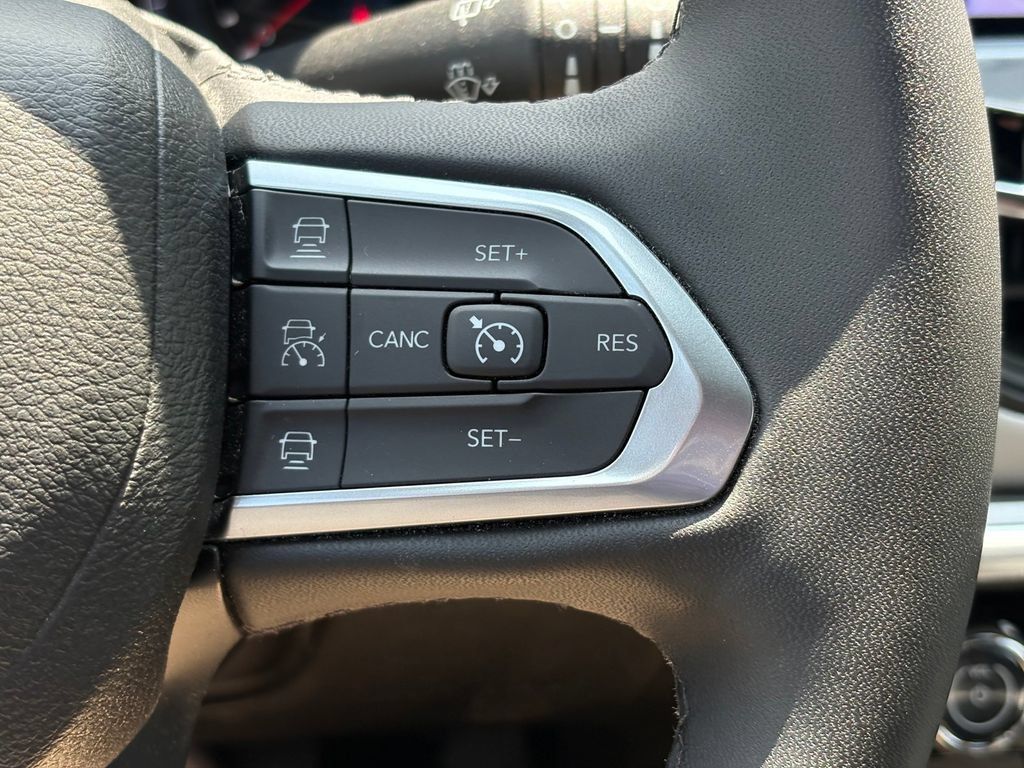 Used 2026 Jeep Compass Limited AWD/4WD image 35