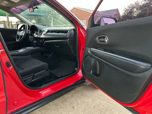 Used 2017 Honda HR-V LX image 21