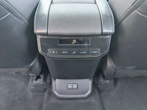 Used 2023 Toyota Highlander XLE image 17