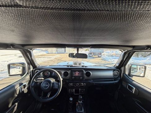 Used 2021 Jeep Gladiator Sport image 32