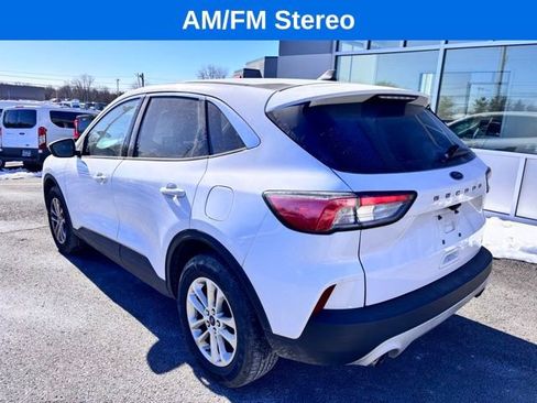 Used 2021 Ford Escape SE image 3