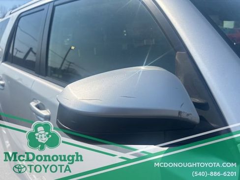 Used 2016 Toyota 4Runner SR5 AWD/4WD image 5