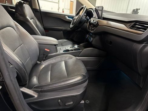 Used 2020 Ford Escape Titanium image 19