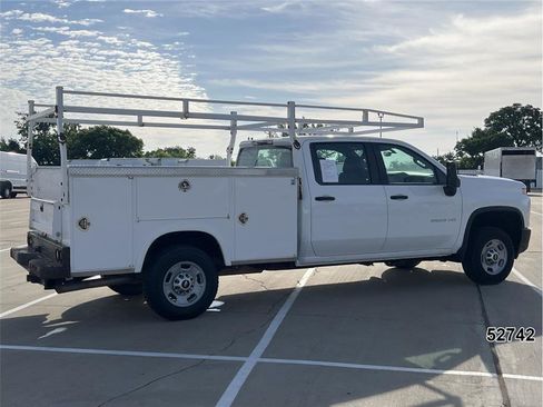 Used 2021 Chevrolet Silverado 2500 W/T RWD image 2