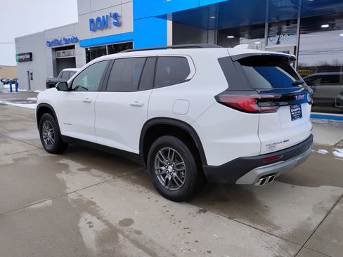 Used 2025 GMC Acadia Elevation image 2