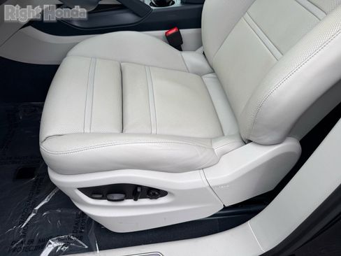 Used 2022 Porsche Cayenne Base image 13