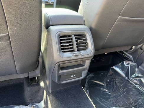 Used 2022 Volkswagen Taos SEL w/ Panoramic Sunroof Package image 19