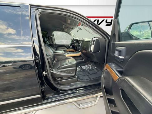 Used 2018 Chevrolet Silverado 2500 LTZ w/ LTZ Plus Package AWD/4WD image 27