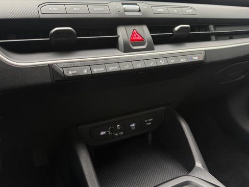 Used 2025 Kia K4 FWD image 36
