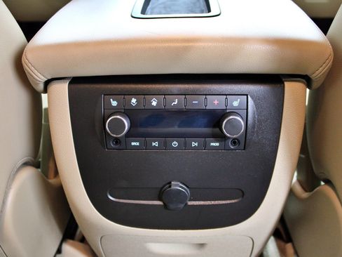 Used 2010 GMC Yukon SLT w/ SLT-2 Equipment Package AWD/4WD image 23