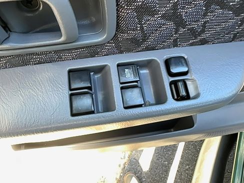 Used 2001 Nissan Xterra XE image 13