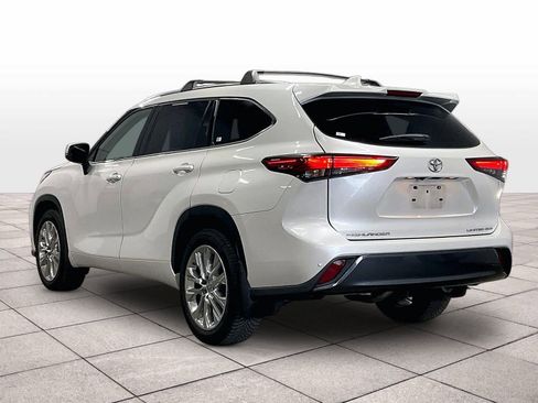Used 2022 Toyota Highlander Limited image 12
