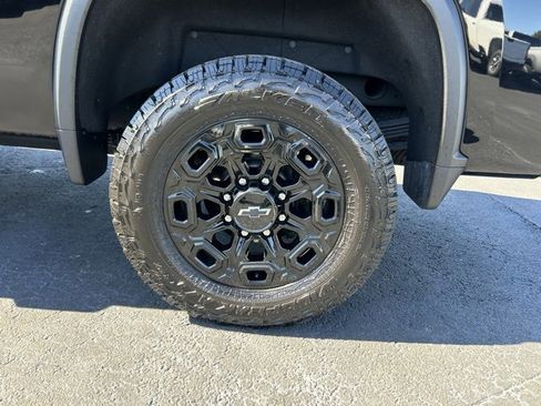 Used 2022 Chevrolet Silverado 2500 LTZ w/ LTZ Plus Package image 10