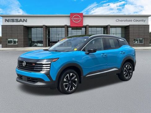 Certified 2025 Nissan Kicks SR FWD image 9