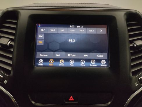 Used 2020 Jeep Cherokee Latitude AWD/4WD image 25