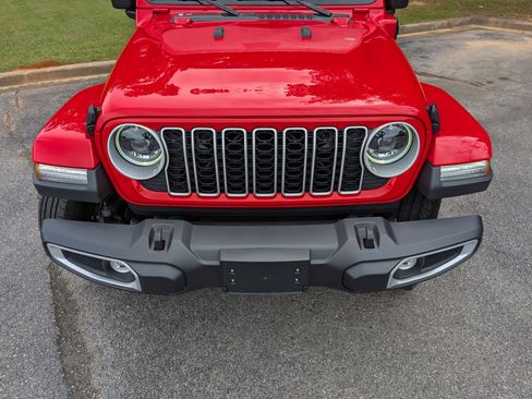 Used 2025 Jeep Wrangler Unlimited Sahara AWD/4WD image 12