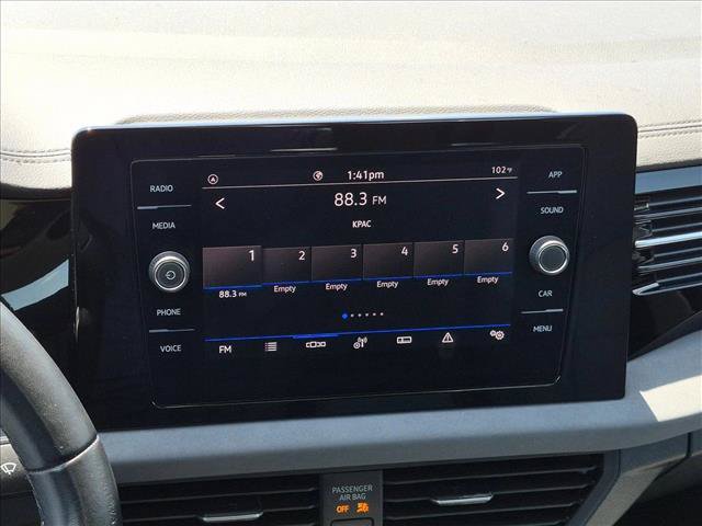 Used 2025 Volkswagen Jetta SE FWD image 12