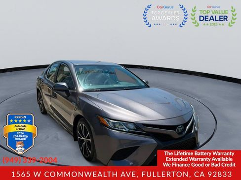 Used 2020 Toyota Camry SE FWD image 1