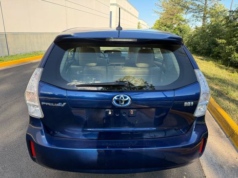 Used 2012 Toyota Prius V Five FWD image 9