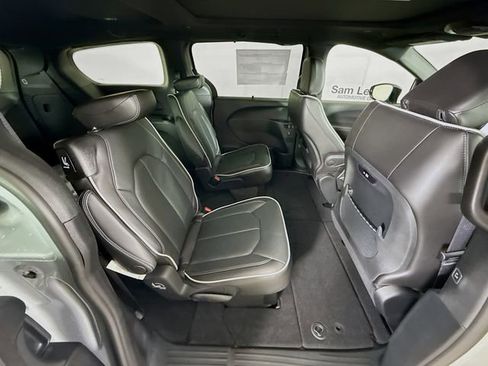 New 2026 Chrysler Pacifica Limited FWD image 25