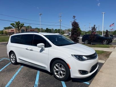 Used 2018 Chrysler Pacifica Touring-L Plus w/ Tire & Wheel Group