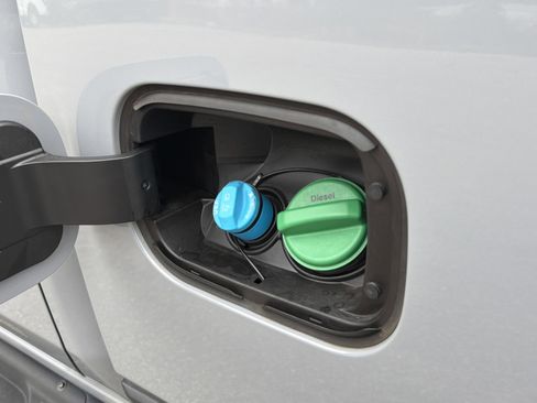 Used 2025 GMC Sierra 2500 AT4 image 25