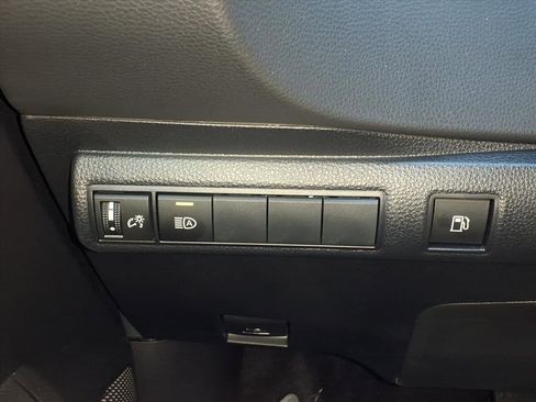 Used 2025 Toyota Corolla LE image 31